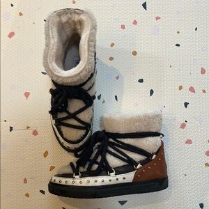 Inuikii Cream and Brown Ankle Boots